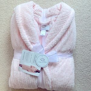 NEW WITH TAGS Oscar De La Renta Bathrobe